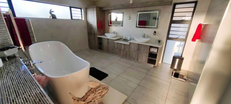 4 Bedroom Property for Sale in Tuscany Ridge North West